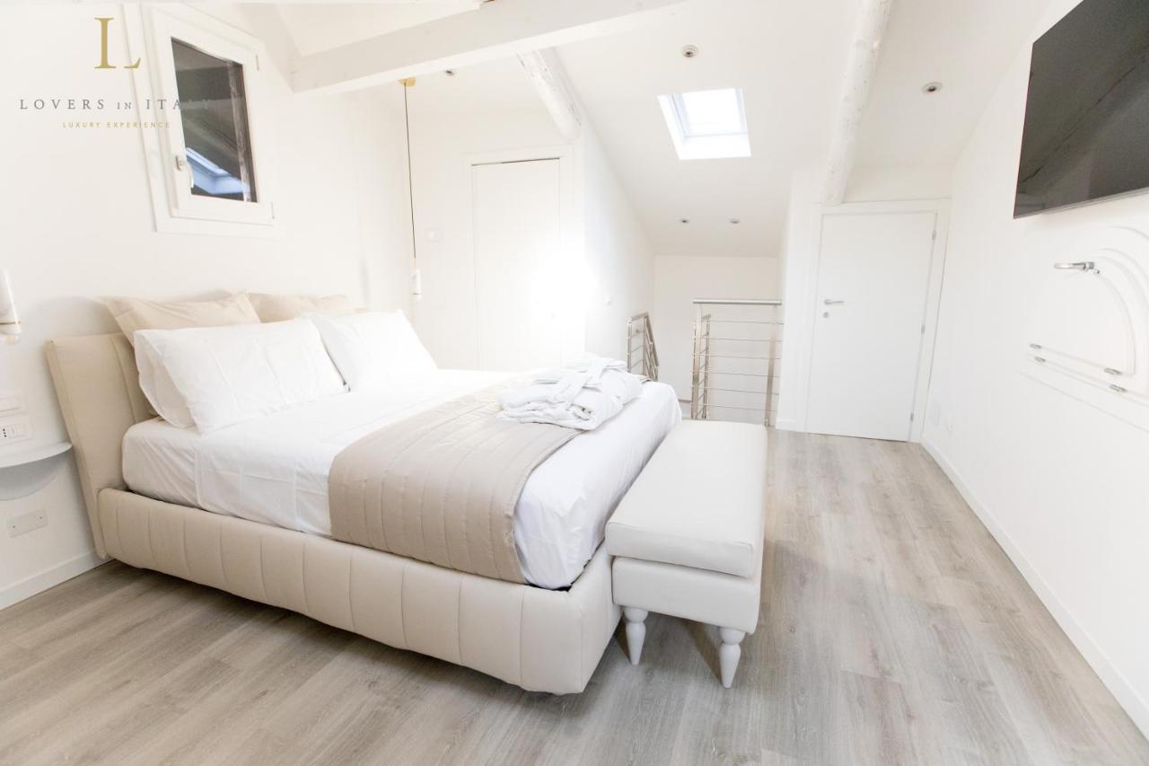 Loversinitaly Romantic Apartments - Altana And Jacuzzi เวนิส ภายนอก รูปภาพ